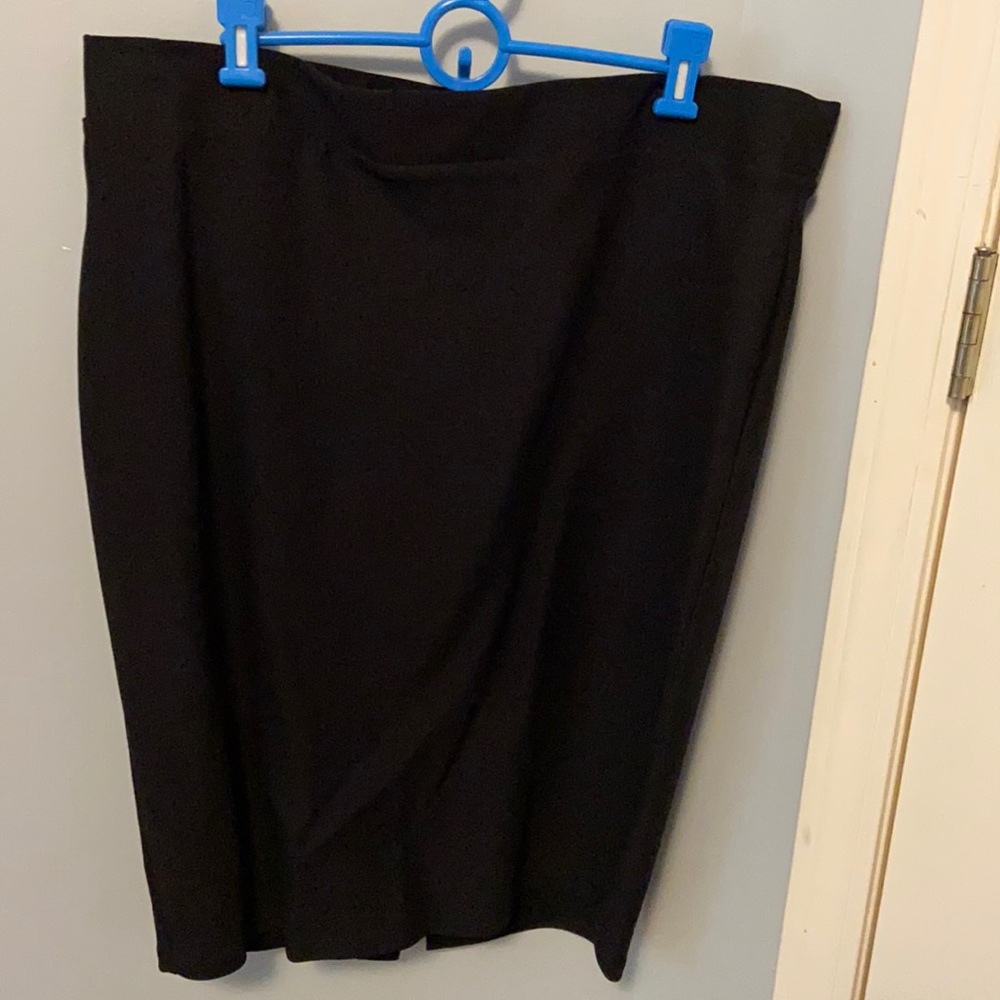Torrid Black stretchy pencil skirt